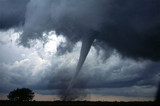 One of several tornadoes observed by the en:VORTEX-99 team on May 3, 1999, in central Oklahoma, U.S.A.