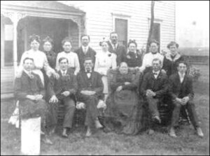Family photograph from c.1905 taken in Vermilion County, Illinois.